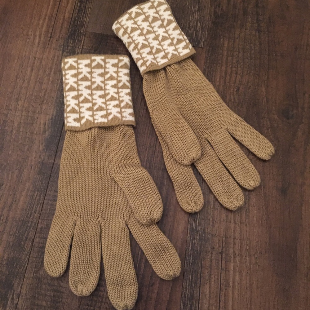 Micheal KORS Knit Monogram Gloves